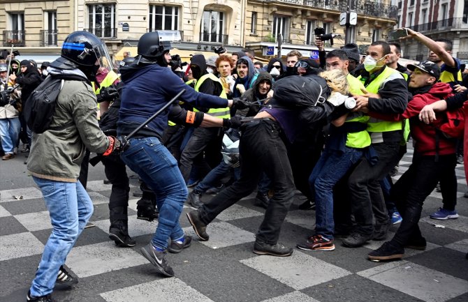 U Francuskoj tokom prvomajskih protesta privedeno 335 osoba
