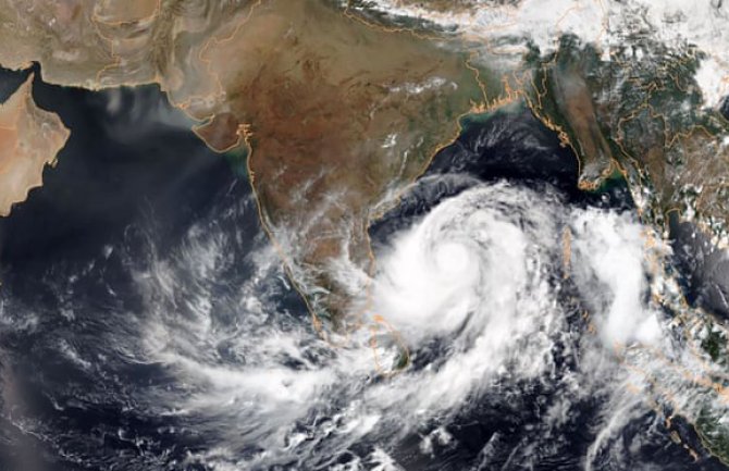 Indija: Evakuisano 800.000  ljudi, ciklon se kreće kroz Bengalski zaliv