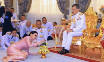 Kralj Tajlanda oženio bivšu tjelohraniteljku (FOTO)