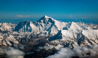 Počelo čišćenje Mont Everesta: Posle otopljavanja snijega kao deponija