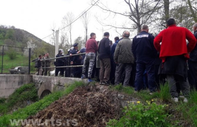 20 povrijeđenih u sukobu policije sa mještanima opštine Štrpce(VIDEO)