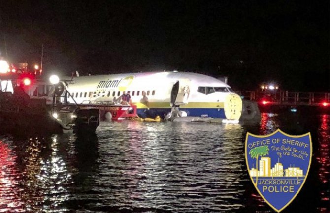 Drama na Floridi: Avion sa više od 140 putnika sletio u rijeku (FOTO)