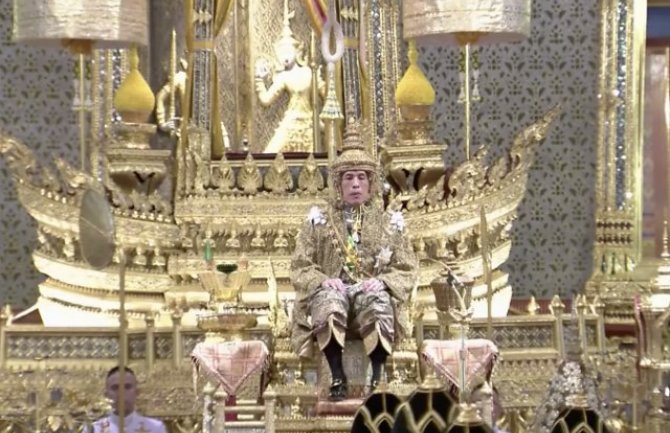 Tajlandski kralj krunisan na svečanoj ceremoniji poslije dvije godine (FOTO) (VIDEO)