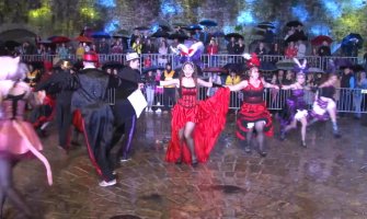 Karnavalska povorka u Budvi prkosila kiši (VIDEO)