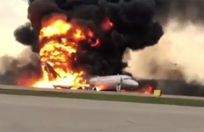 Pakao na Šeremetjevu: Putnici iskakali iz aviona u plamenu niz postavljeni tobogan, teturali se po pisti i travi