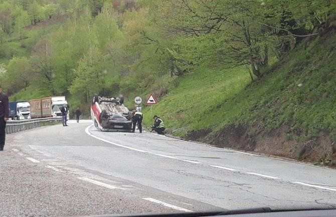Saobraćajna nezgoda na putu Mojkovac-Kolašin: Vozilo završilo na krovu