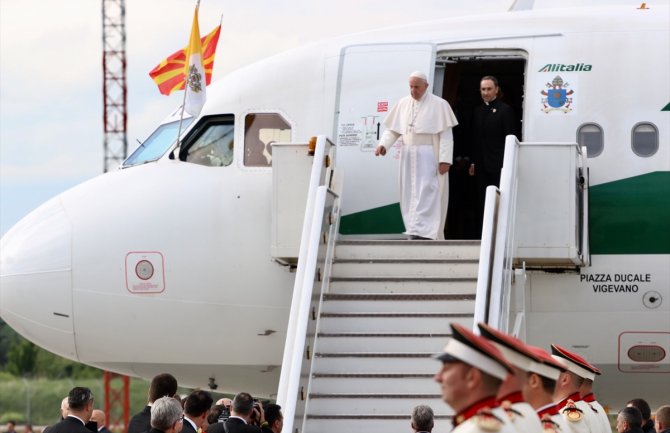 Papa Franjo započeo posjetu Sjevernoj Makedoniji, neradni dan u Skoplju