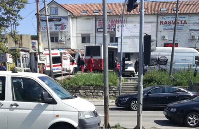 Težak udes u BG: Autobus udario u trafiku, povrijeđene četiri osobe