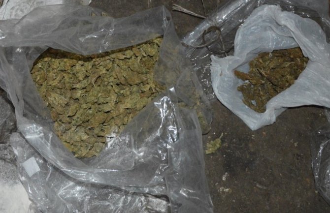  Granična policija u vozilu otkrila 53kg droge, uhapšen 25-godišnji Podgoričanin