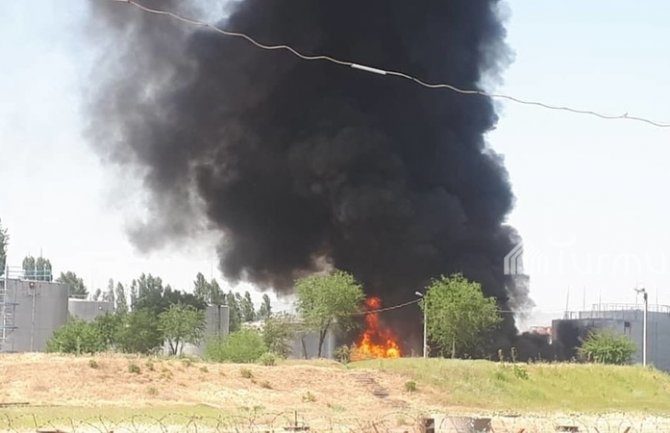 Zbog požara u skladištu nafte na jugu Kirgistana evakuisano 2.000 ljudi