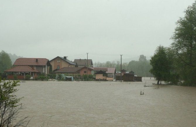 200 kuća poplavljeno u Prijedoru, kritično u Krajini