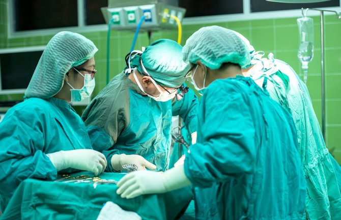 Hrvatski hirurzi prvi put uspješno razdvojili sijamske blizance povezane stomačnim organima