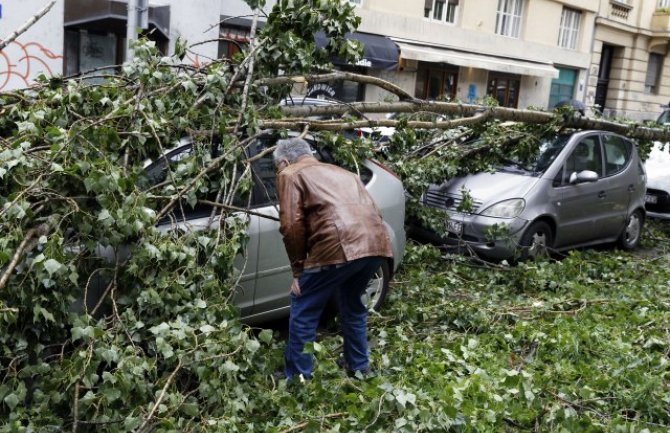 Hrvatska: Olujni vjetar i obilne padavine pričinili veliku štetu, izdato upozorenje i za danas