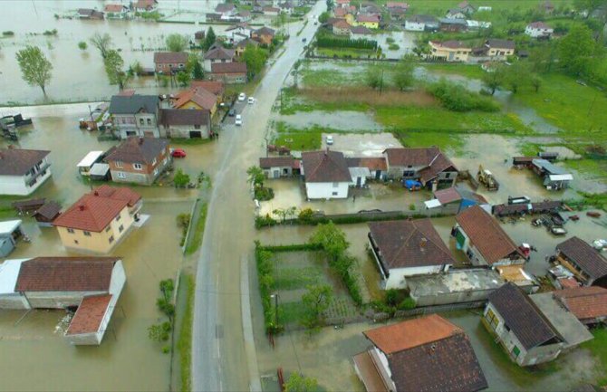 BiH: Poplavljene kuće, otkazana nastava, blokirani putevi