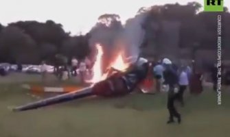 Helikopter vozio mladu na vjenčanje: Srušio se i zapalio pred gostima (VIDEO)