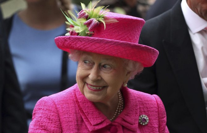 Britanska kraljica zapošljava saradnika za Instagram i Tviter