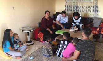 Potrebna pomoć sedmočlanoj porodici iz Bara: Žive u uslovima nedostojnim čovjeka, majka i sin bolesni 