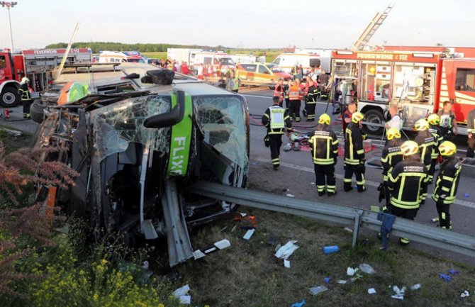 Težak udes u Njemačkoj: Povrijeđene helikopterima prevozili do bolnica (FOTO)
