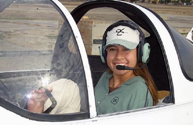 Čudo od žene: Ona je prvi pilot na svijetu rođen bez ruku (FOTO)