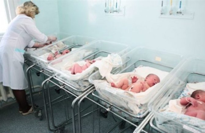 U Poljskoj rođene prve šestorke: Doktori očekivali pet beba, a na svijet došle četiri djevojčice i dva dječaka