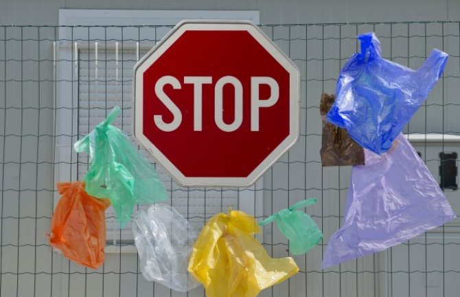 U Hrvatskoj zabranjena prodaja laganih plastičnih kesa