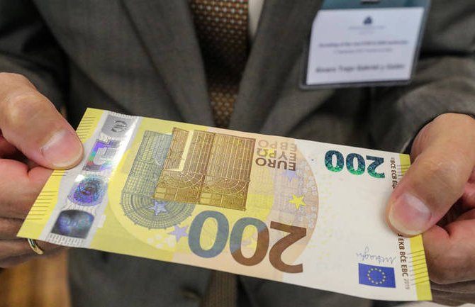 Bundesbanka pere pare, već dovezeno oko 50 miliona eura (Video)