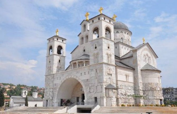 Uhapšen Podgoričanin koji je pokušao da organizuje okupljanje građana kod Hrama Hristovog vaskrsenja u Podgorici