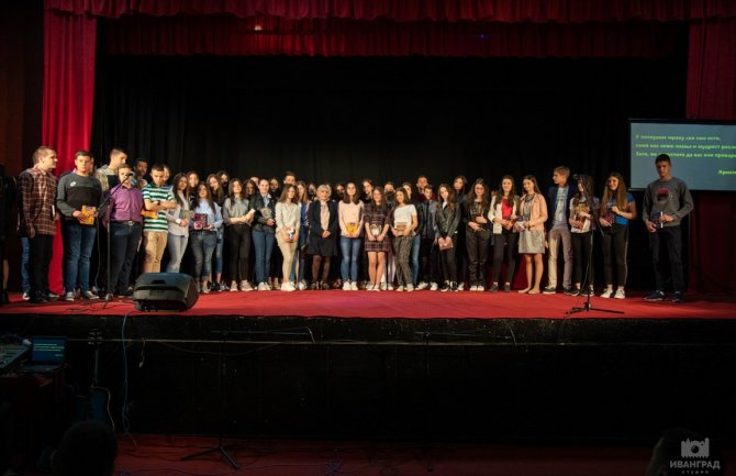 Opština Berane nagradila najbolje učenike, Šćekić: Vaši uspjesi neće i ne smiju biti nezapaženi