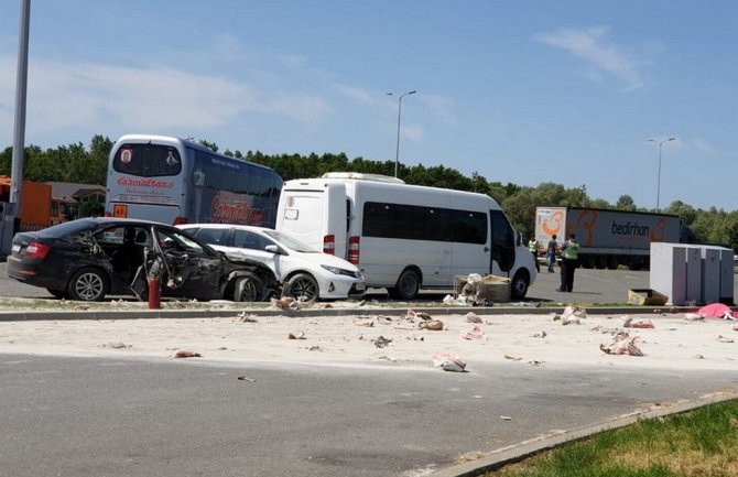 Hrvatska: Kamion uletio na parking, poginule dvije učenice koje su putovale na more