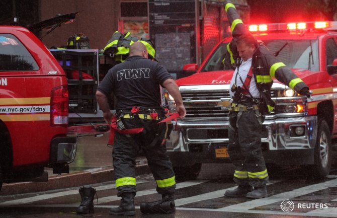 Njujork: Helikopter se srušio na zgradu, pilot posle kvara namjerno ciljao krov  kako ne bi pao na ljude (VIDEO)