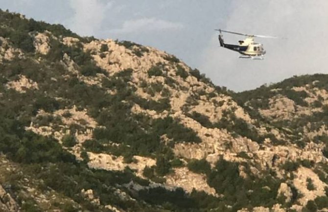 Helikopter oblijeće Cetinje: Policija traga za ubicama Milića