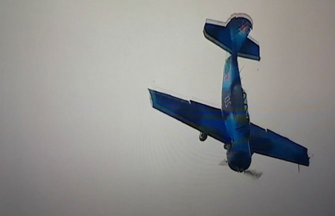 Mali avion u Poljskoj se srušio, poginuo pilot (VIDEO)