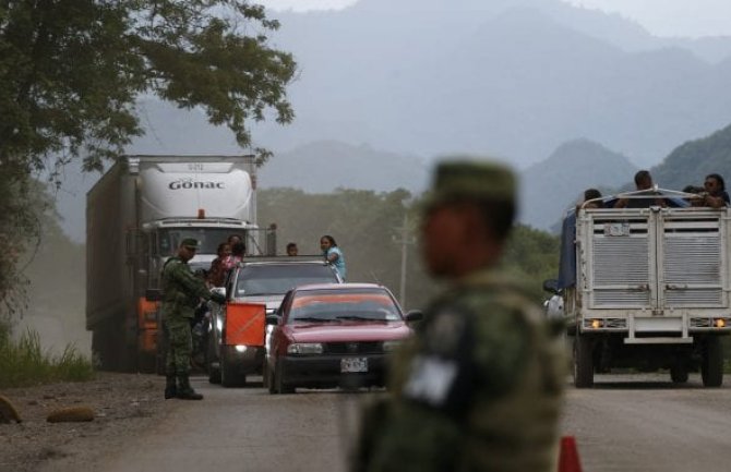 U Meksiku pronađeno oko 800 migranata u četiri kamiona