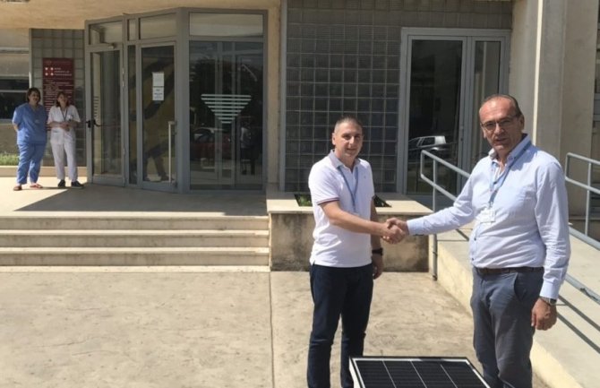 Dom zdravlja na Starom Aerodromu dobio solarnu klupu