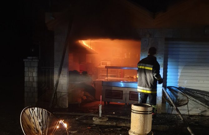 Utjeha: Požar u restoranu prijetio da zahvati obližnju kuću
