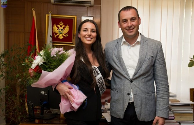 Lijepa Vasojevka će predstavljati Crnu Goru na izboru za Mis turizma u Kini