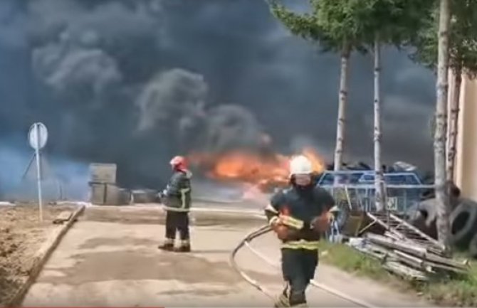 Veliki požar u Hrvatskoj: Gori postrojenje Zagrebpetrola (VIDEO)