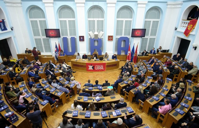 URA: Konvencijia i govornici  jasno potvrdili da u cetinjskoj vlasti dominira nesloga i sujeta