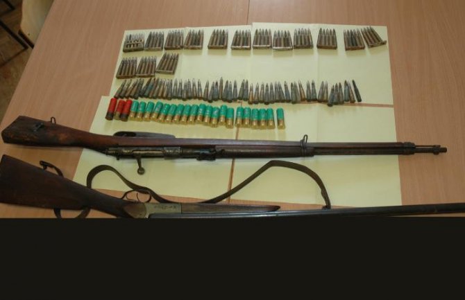 U Podgorici i Nikšiću oduzeto oružje i municija, četiri osobe uhapšene