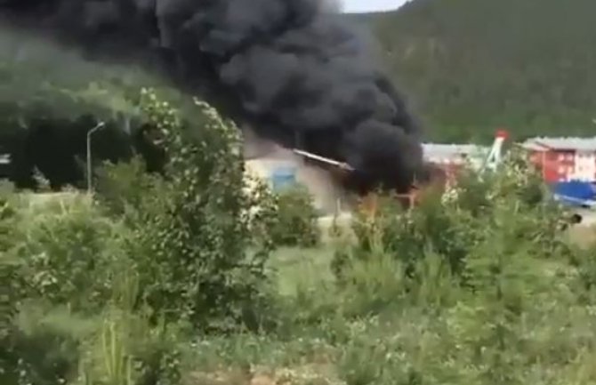 Avionu otkazao motor, piloti stradali, 19 putnika povrijeđeno (VIDEO)