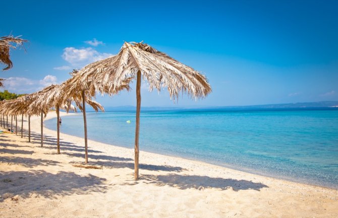 Grčki ljekari: U julu će se vjerovatno moći i na plažu