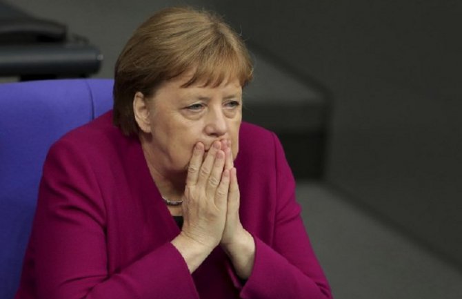 Merkelova napadnuta u EPP