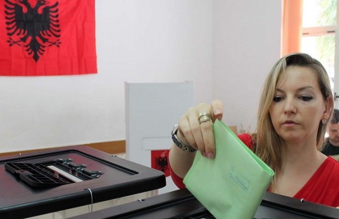 U Albaniji glasala tek petina birača