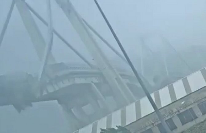 Objavljen novi snimak sa nadzorne kamere urušavanja mosta u Đenovi (VIDEO)
