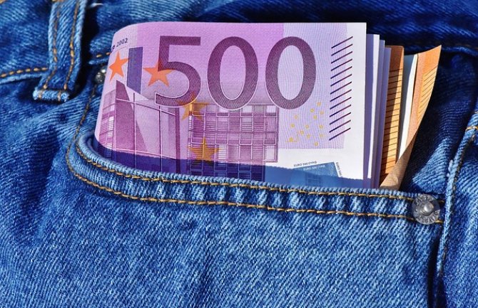Prosječna zarada u oktobru iznosila 720 eura