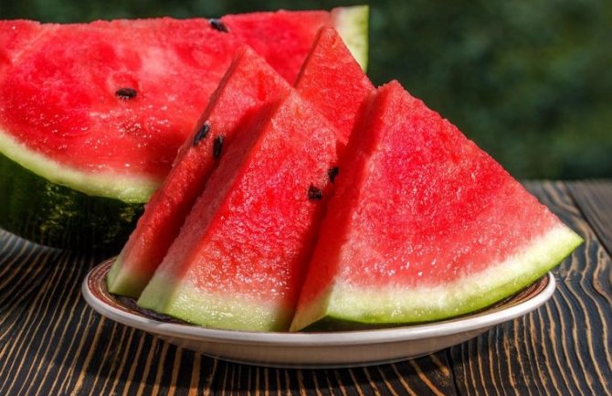 Ovo su tri razloga zbog kojih trebamo lubenicu da jedemo češće
