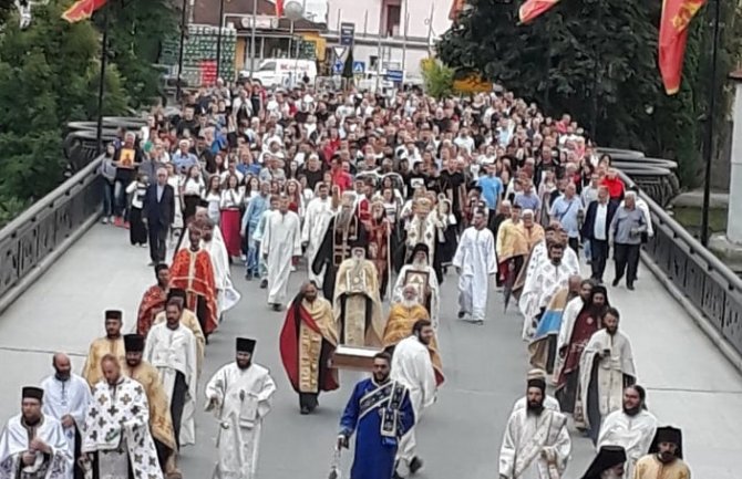 Petrovdan u Bijelom Polju: Održana tradicionalna litija ulicama grada, Joanikiju krst i panagija od crkvene opštine