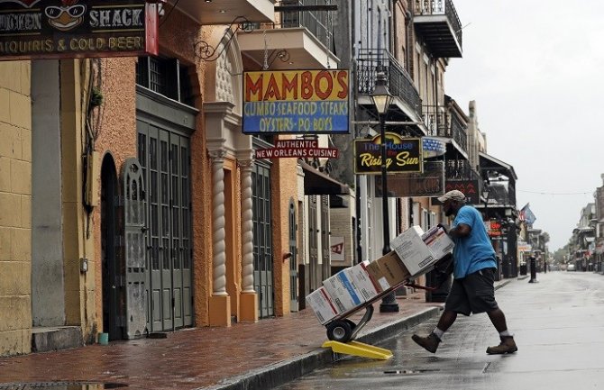 Stanovnici Nju Orleansa iščekuju uragan