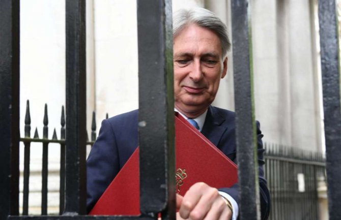 Ministri u Britaniji najavili ostavke: Odlazimo, ako Džonson preuzme kabinet!