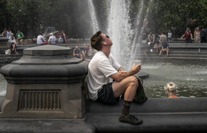 U Njujorku se tope kablovi od vrućine, građani bez struje